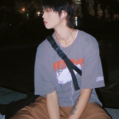 复古文艺帅气男生头像 平淡生活也能发光