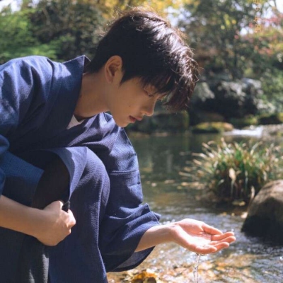 复古文艺帅气男生头像 平淡生活也能发光