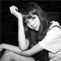 欧美范黑白女生头像 沉默不是错 诠释内心之美。