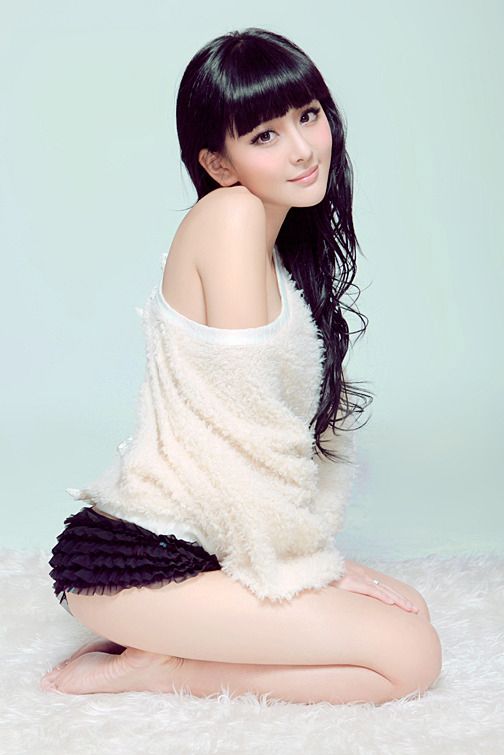 遇见美女的qq皮肤图片 有声距离的视觉享受