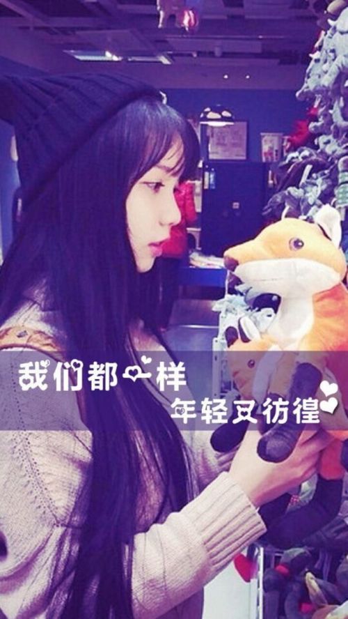 "伤感皮肤 深爱成伤 我在你视线之外 仍在等你回来"