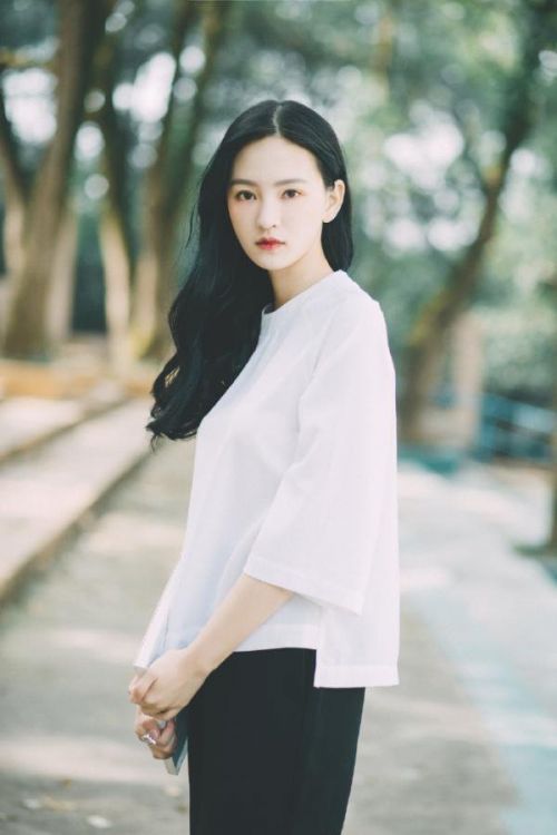清新氧气美女背景皮肤 展现纯真无暇之美