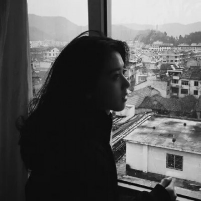 女生高冷范不拖不欠的qq黑白头像