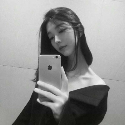 女生高冷范不拖不欠的qq黑白头像