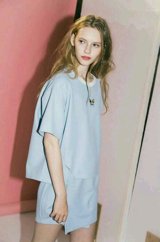 欧美风女生皮肤大图 演绎纯净之美 能否懂我泪洒一幕的悲痛