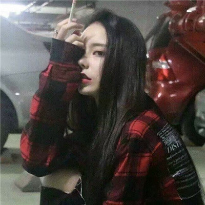 霸气女生吸烟头像 烟熏妆容 炫酷个性 快手专属