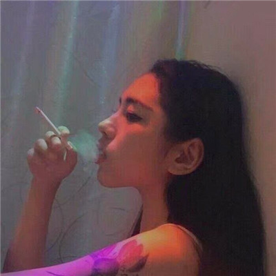 霸气女生吸烟头像 烟熏妆容 炫酷个性 快手专属
