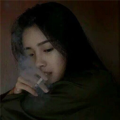 霸气女生吸烟头像 烟熏妆容 炫酷个性 快手专属