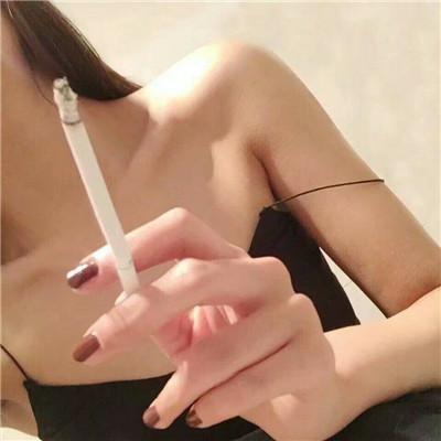 霸气女生吸烟头像 烟熏妆容 炫酷个性 快手专属