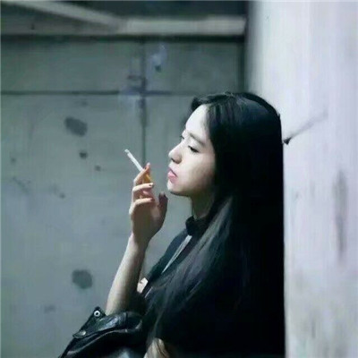 霸气女生吸烟头像 烟熏妆容 炫酷个性 快手专属