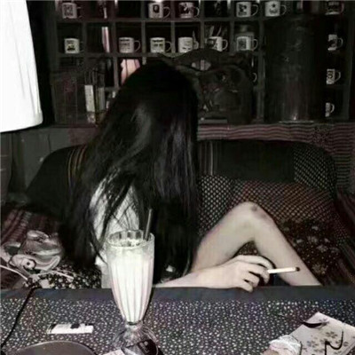 霸气女生吸烟头像 烟熏妆容 炫酷个性 快手专属