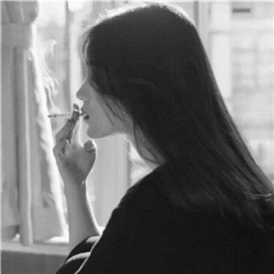 霸气女生吸烟头像 烟熏妆容 炫酷个性 快手专属