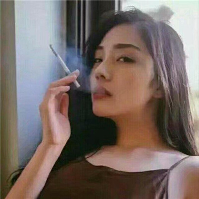 霸气女生吸烟头像 烟熏妆容 炫酷个性 快手专属