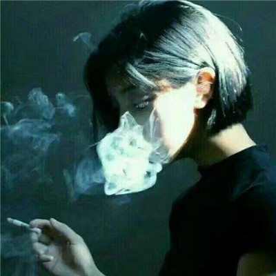 霸气女生吸烟头像 烟熏妆容 炫酷个性 快手专属