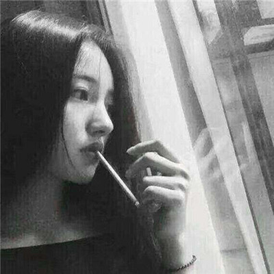霸气女生吸烟头像 烟熏妆容 炫酷个性 快手专属