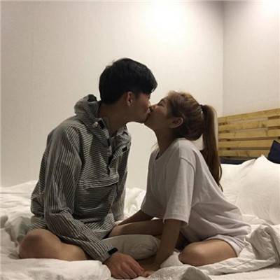 生活不易 唯美亲吻图助你度过难关