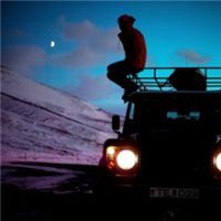 旅游男生帅气全身背景图 探索世界之旅的背影风采
