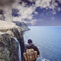 旅游男生帅气全身背景图 探索世界之旅的背影风采