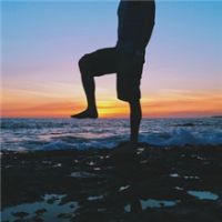 旅游男生帅气全身背景图 探索世界之旅的背影风采