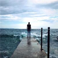 旅游男生帅气全身背景图 探索世界之旅的背影风采