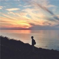 旅游男生帅气全身背景图 探索世界之旅的背影风采