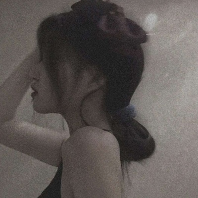 伤感黑暗系女生头像 热爱无余 人生如戏