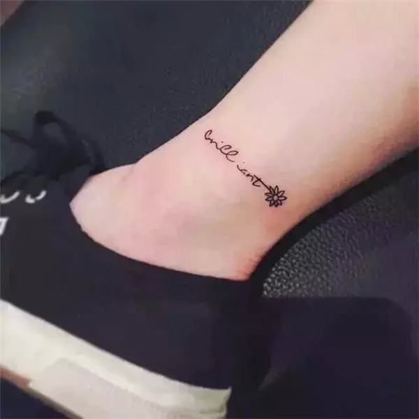女生脚踝小清新纹身图片 时间会治愈一切 我坚信。