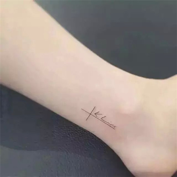 女生脚踝小清新纹身图片 时间会治愈一切 我坚信。