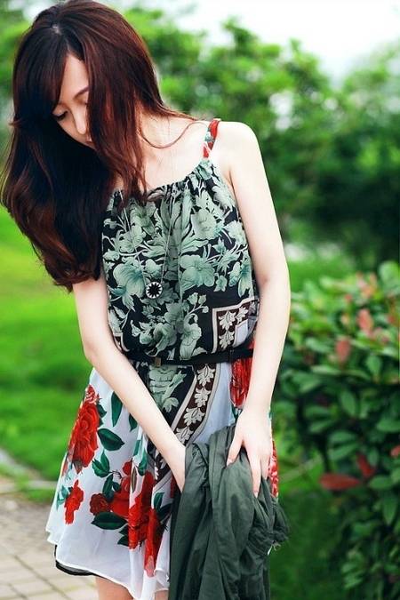 淡看青春褪色记忆 高清女生QQ皮肤图片分享