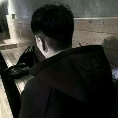 爱自己 做自己——qq男生黑白头像帅气冷酷侧面