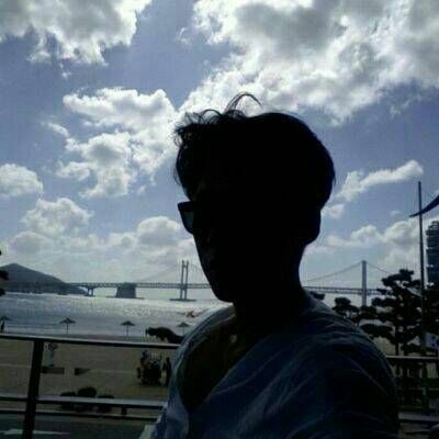 爱自己 做自己——qq男生黑白头像帅气冷酷侧面