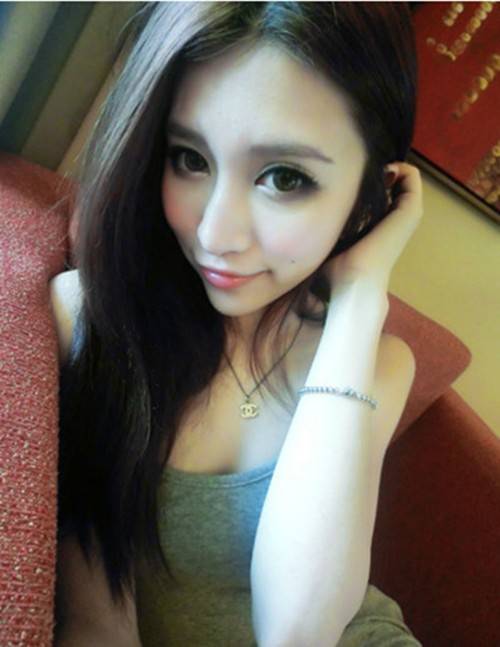 "展现自我 拥抱世界 性感女生QQ透明皮肤图片"