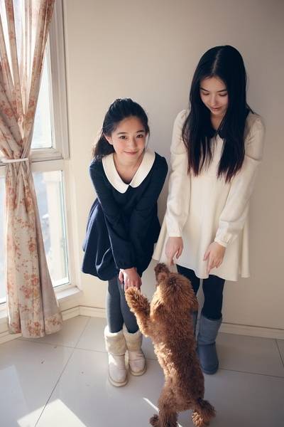 "展现自我 拥抱世界 性感女生QQ透明皮肤图片"