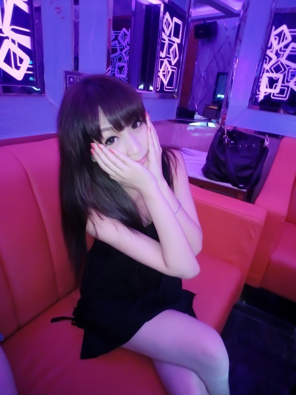 女生透明皮肤素材图片 心中苦水多感慨 牵挂难言化作泪