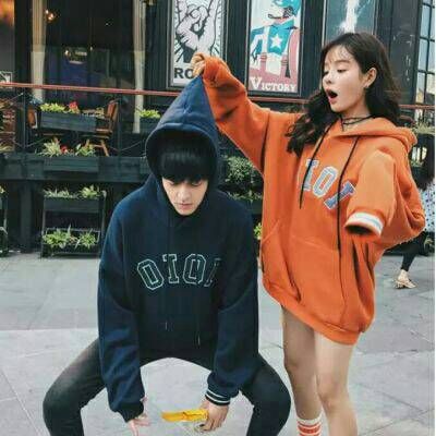 2018最潮情侣头像 两人同行 一男一女