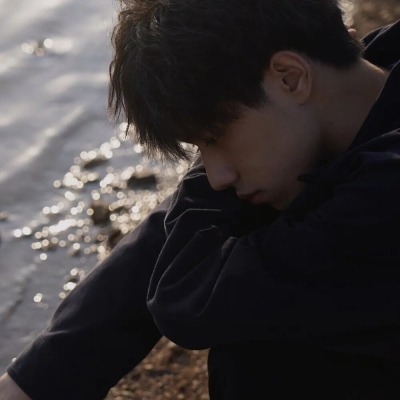 黑酷男生头像 不回首 重逢在前方