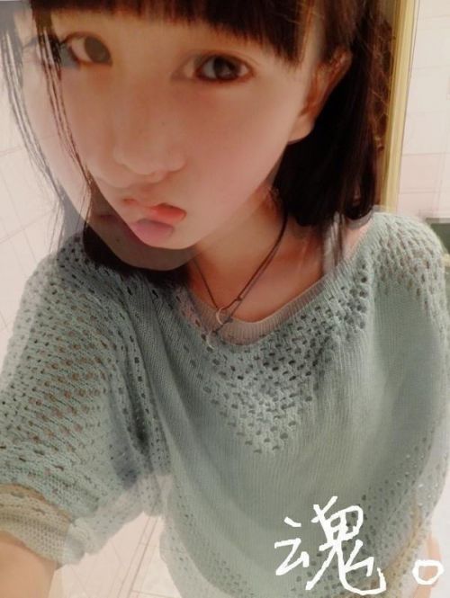 女生伤感离别带字QQ皮肤 你送她回家却忘了我也怕黑