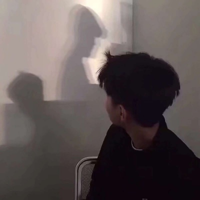 微丧男生侧脸帅气遮脸头像 冷酷帅气 无快乐可寻。