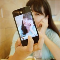 非主流伤感女生头像选择 爱或不爱 不由我说了算