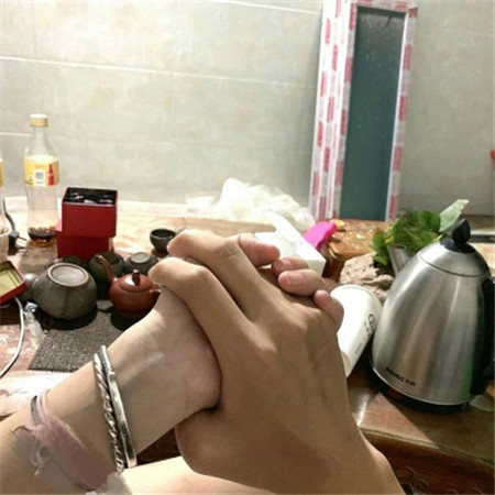七夕情侣牵手美图 浪漫牵手 甜蜜满溢