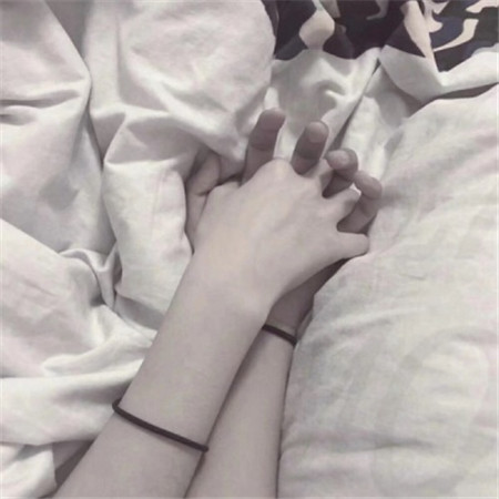 七夕情侣牵手美图 浪漫牵手 甜蜜满溢
