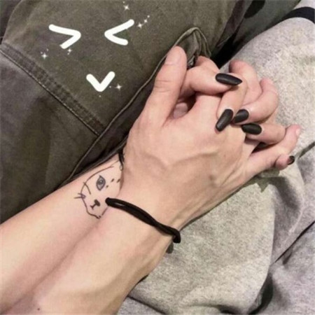 七夕情侣牵手美图 浪漫牵手 甜蜜满溢