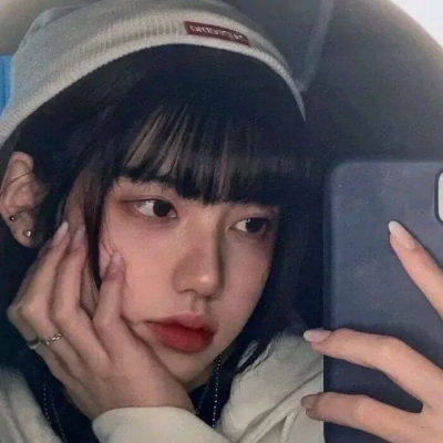 2021女生头像 不轻易说谎 不懂珍惜的人不值得被爱。