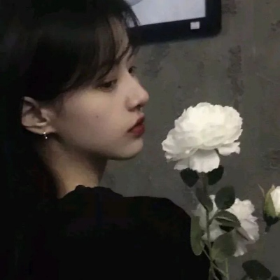 2021女生头像 不轻易说谎 不懂珍惜的人不值得被爱。