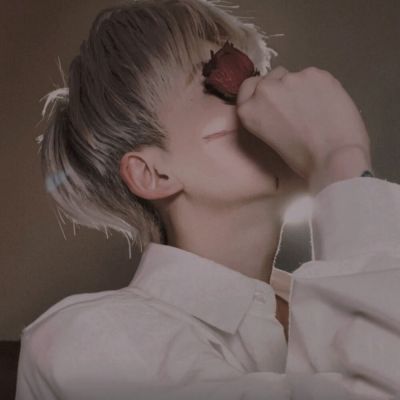 情侣头像真人一人一半 颜值超高 却不受珍惜 委屈不断