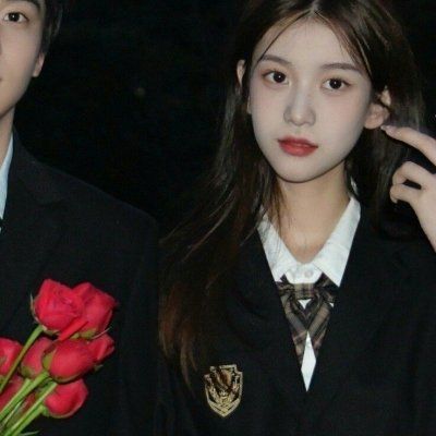 情侣头像真人一人一半 颜值超高 却不受珍惜 委屈不断