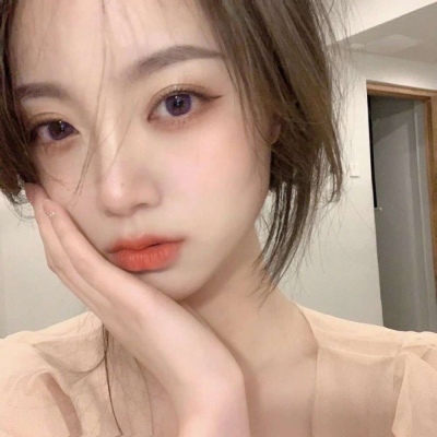 "寻找冷艳妩媚头像 若即若离的美女在人海中"