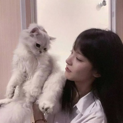 "寻找冷艳妩媚头像 若即若离的美女在人海中"