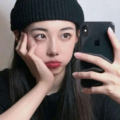 "寻找冷艳妩媚头像 若即若离的美女在人海中"