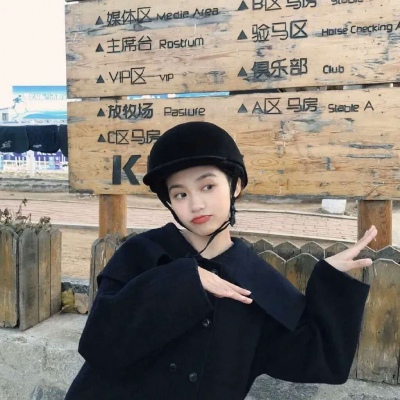 "寻找冷艳妩媚头像 若即若离的美女在人海中"